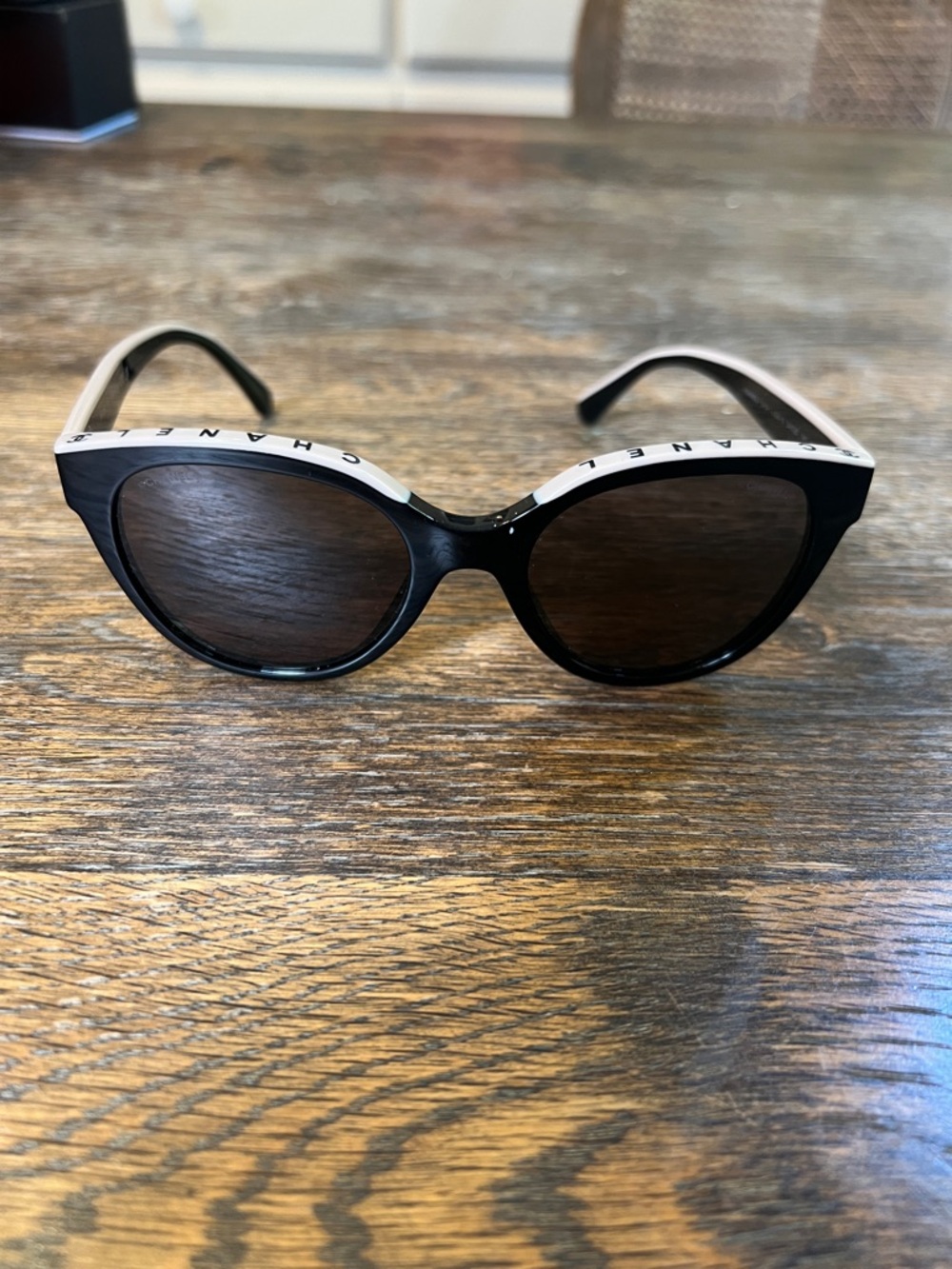 CHANEL Black and Beige Cat-Eye Sunglasses with Logo Trim - Picture 2 of 8